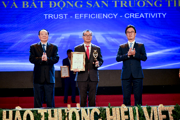 TECGROUP nhận giải thưởng vàng “Top 10 thương hiệu số 1 Việt Nam 2022”